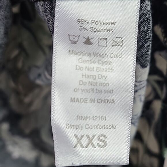 NEW LuLaRoe Irma Oversized Tee Black Floral Print Short Sleeve High Low Knit Top - Picture 8 of 9